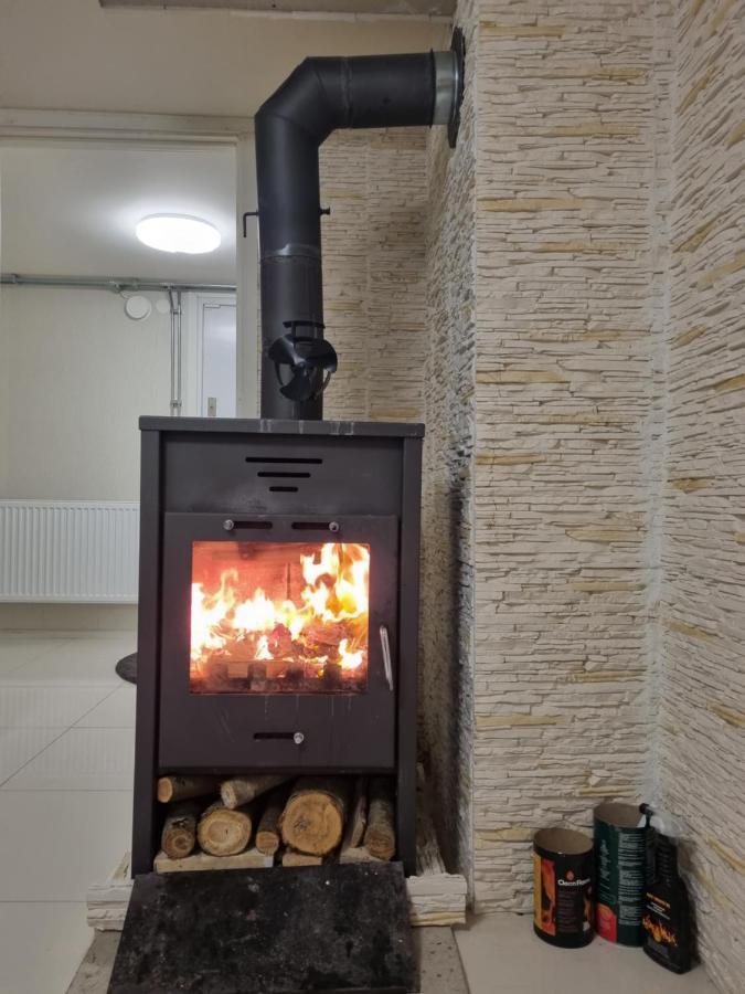 Moonlight - Trevlig Kallarlagenhet Apartment Broby Ngoại thất bức ảnh