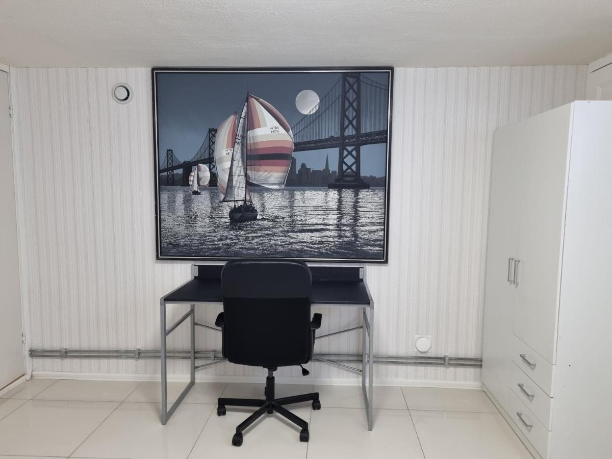 Moonlight - Trevlig Kallarlagenhet Apartment Broby Ngoại thất bức ảnh