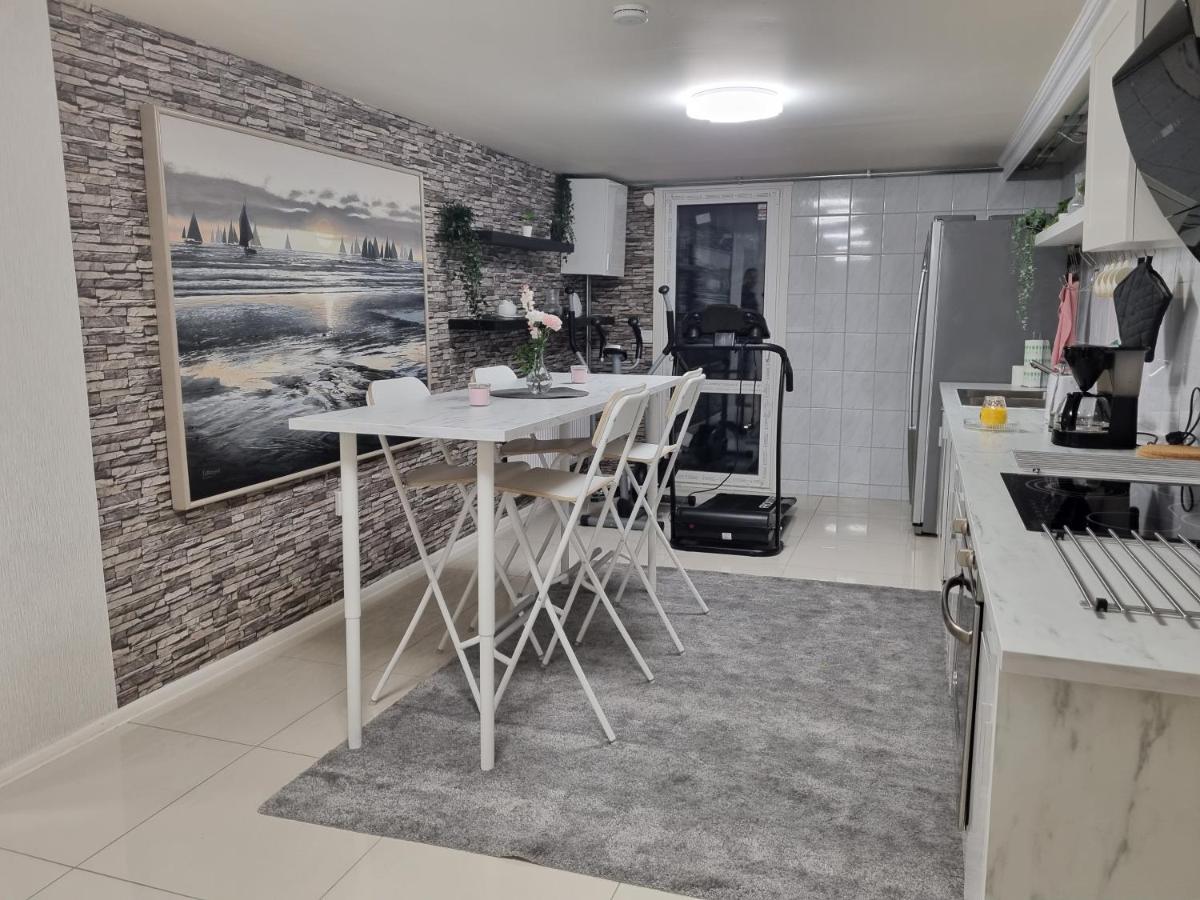 Moonlight - Trevlig Kallarlagenhet Apartment Broby Ngoại thất bức ảnh