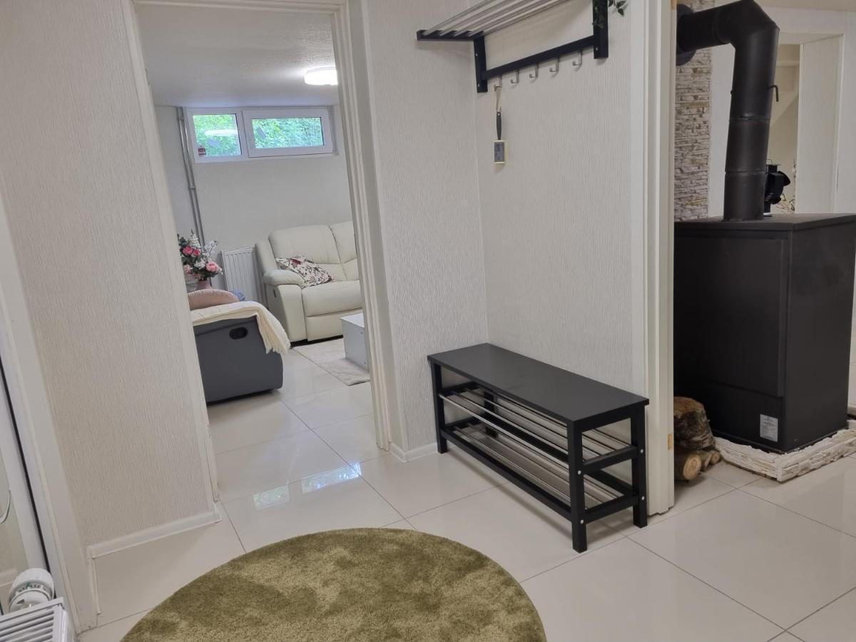 Moonlight - Trevlig Kallarlagenhet Apartment Broby Ngoại thất bức ảnh