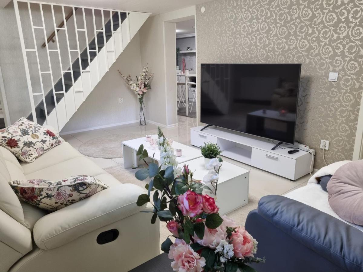 Moonlight - Trevlig Kallarlagenhet Apartment Broby Ngoại thất bức ảnh