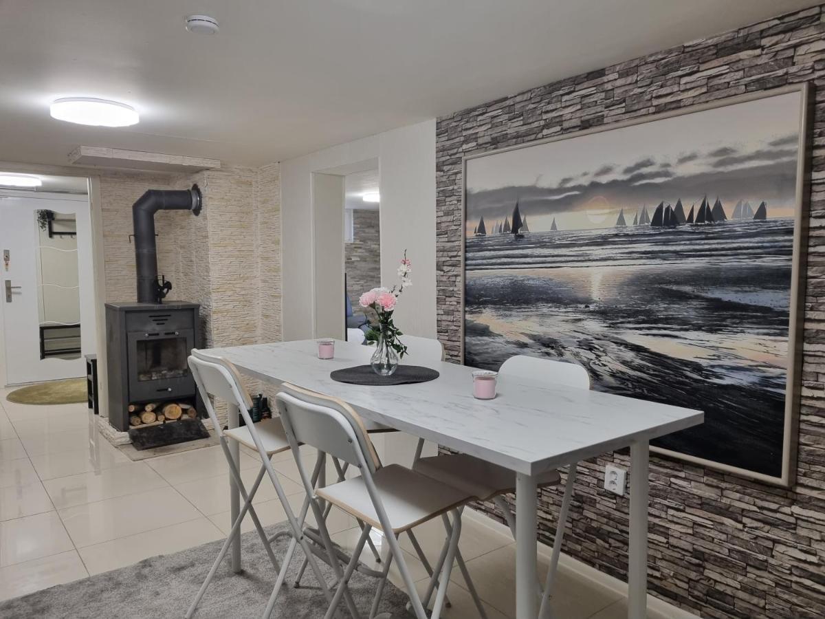 Moonlight - Trevlig Kallarlagenhet Apartment Broby Ngoại thất bức ảnh