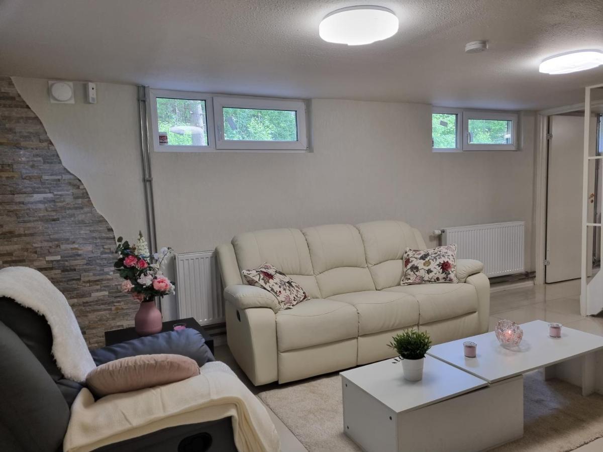 Moonlight - Trevlig Kallarlagenhet Apartment Broby Ngoại thất bức ảnh