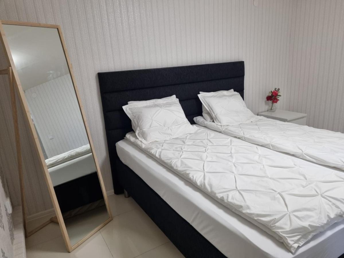 Moonlight - Trevlig Kallarlagenhet Apartment Broby Ngoại thất bức ảnh