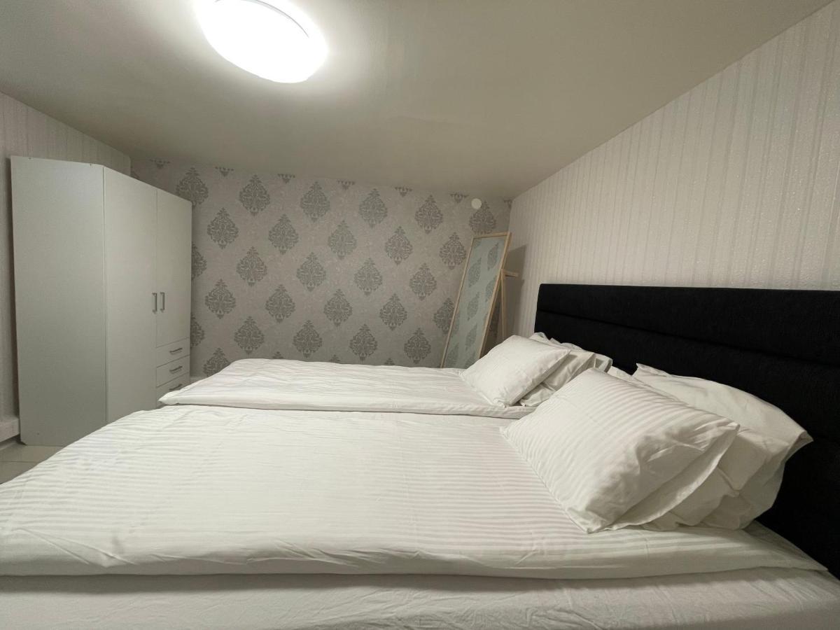 Moonlight - Trevlig Kallarlagenhet Apartment Broby Ngoại thất bức ảnh