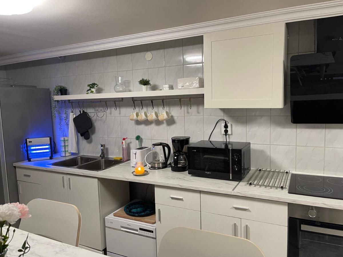 Moonlight - Trevlig Kallarlagenhet Apartment Broby Ngoại thất bức ảnh